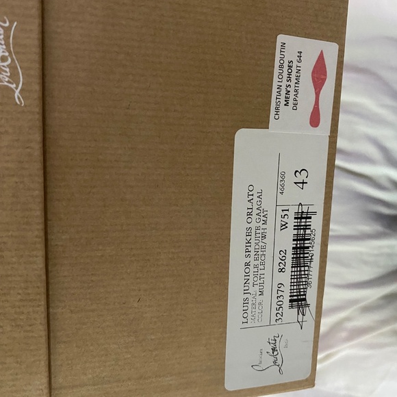 Christian Louboutin - Picture 7 of 8